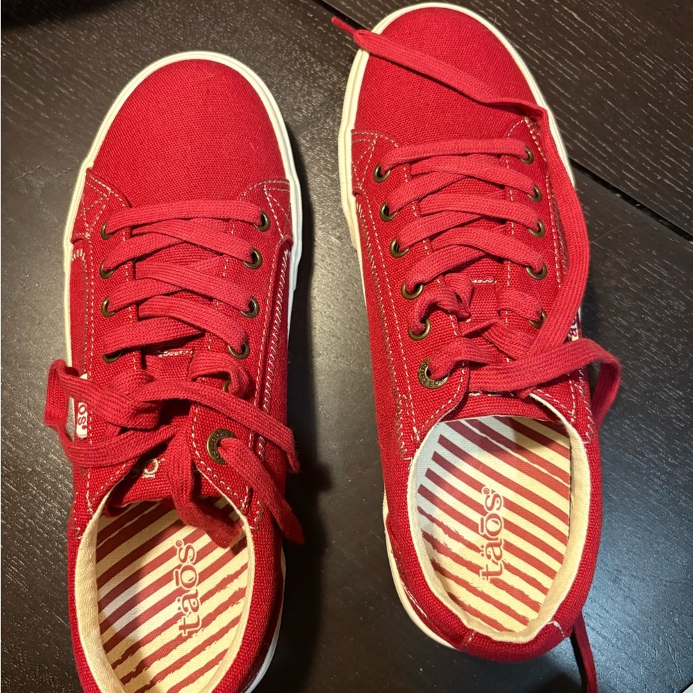 Brand new Taos tennis shoes